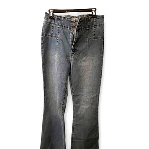 NO BOUNDARIES - size 11 - High-Rise Pintuck Flare‎ Jeans-31” Inseam - NEW!